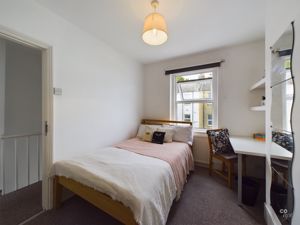 bed 3- click for photo gallery